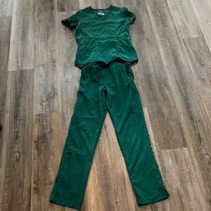 Adar Pro hunter green scrub set
